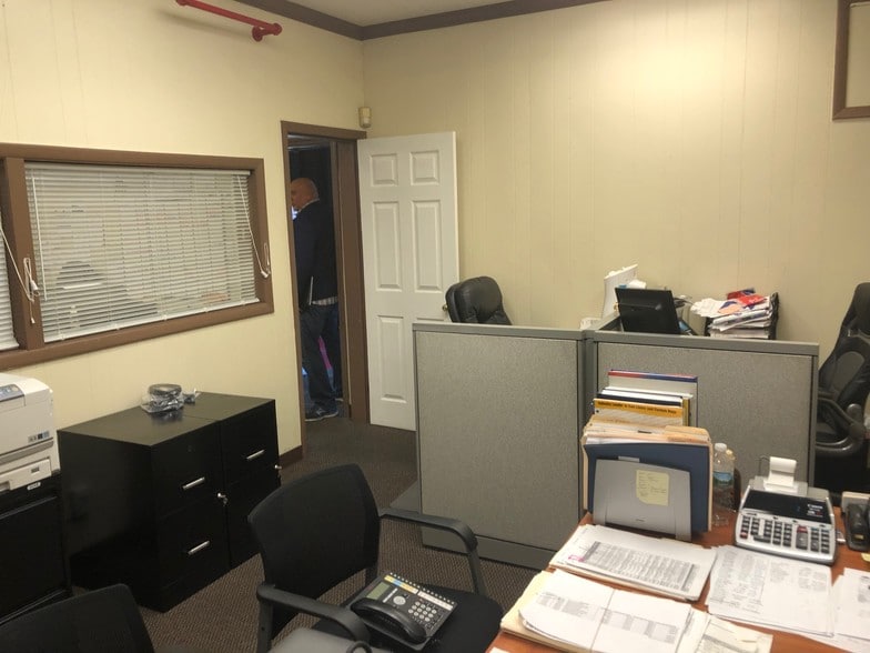 More Photos Of 16-26 Esther St, Newark Manufacturing For Lease