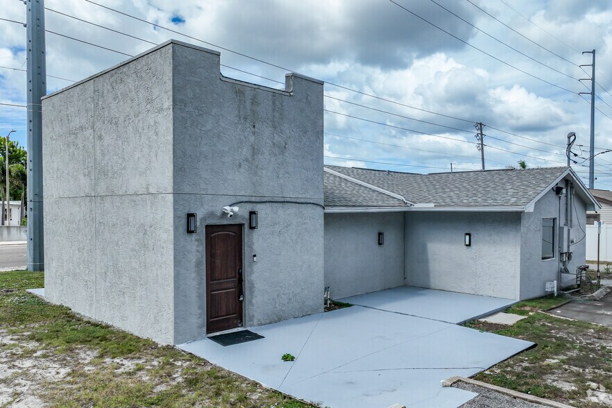 More Photos Of 1471 S Missouri Ave, Clearwater Office For Lease