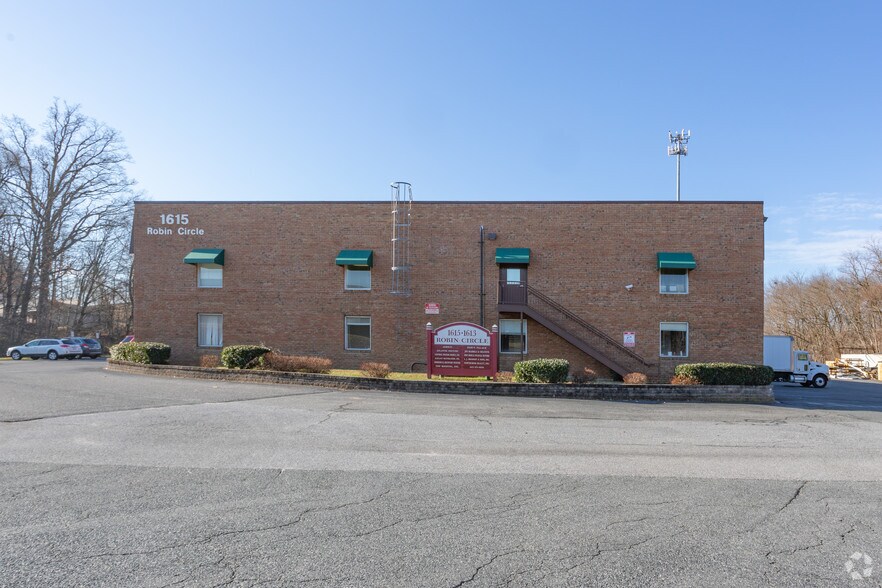 More Photos Of 1615 Robin Cir, Forest Hill Light Distribution For Lease