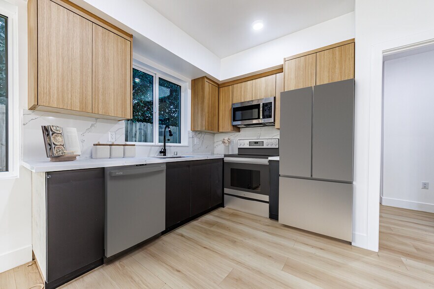 More Photos Of 1656 S Hayworth Ave, Los Angeles Multifamily For Sale