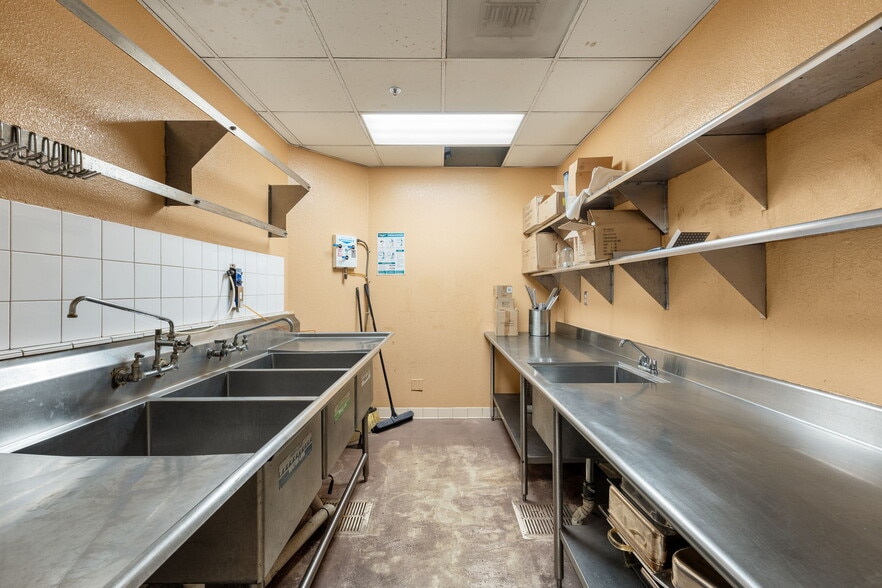 More Photos Of 17650 San Carlos Blvd, Fort Myers Supermarket For Sale