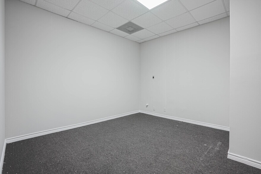 More Photos Of 14721 Pebble Bend Dr, Houston Medical For Lease