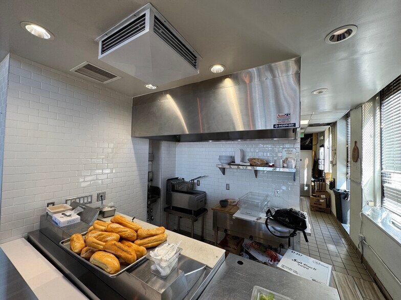 More Photos Of 7501-7505 W Sunset Blvd, Los Angeles Restaurant For Lease