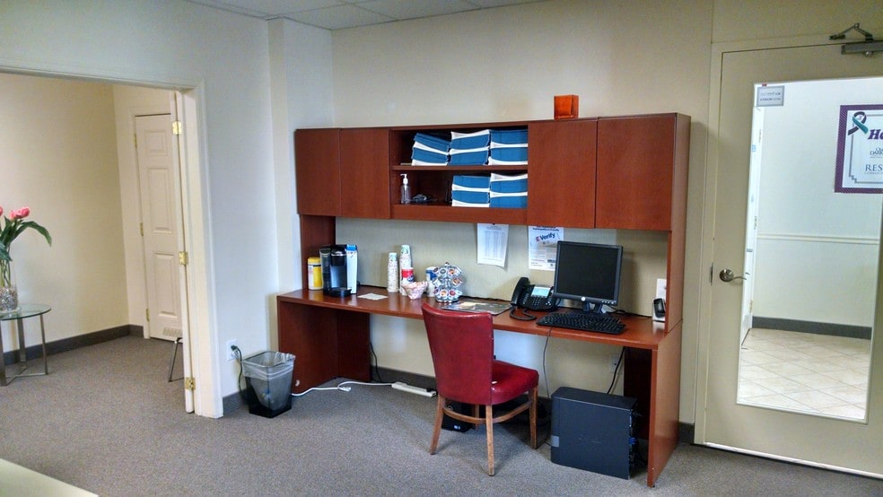 More Photos Of 601 7th St, Laurel Office For Lease