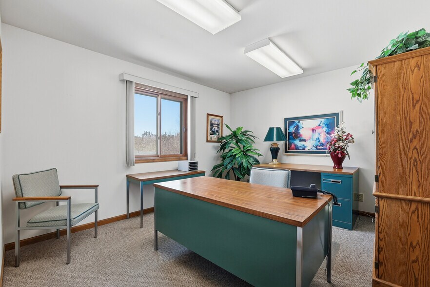 More Photos Of 5500 Prairie Dr, Plover Flex For Sale