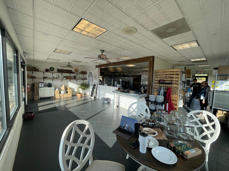 More Photos Of 386 Highway 82 S, Jefferson Restaurant For Sale