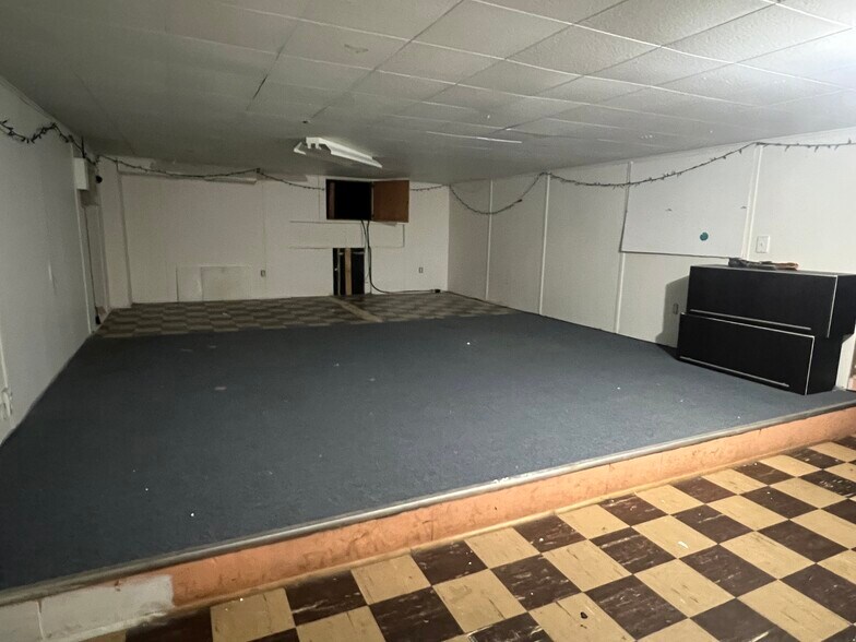 More Photos Of 325 S Broadway, Rochester Storefront Retail Residential For Lease