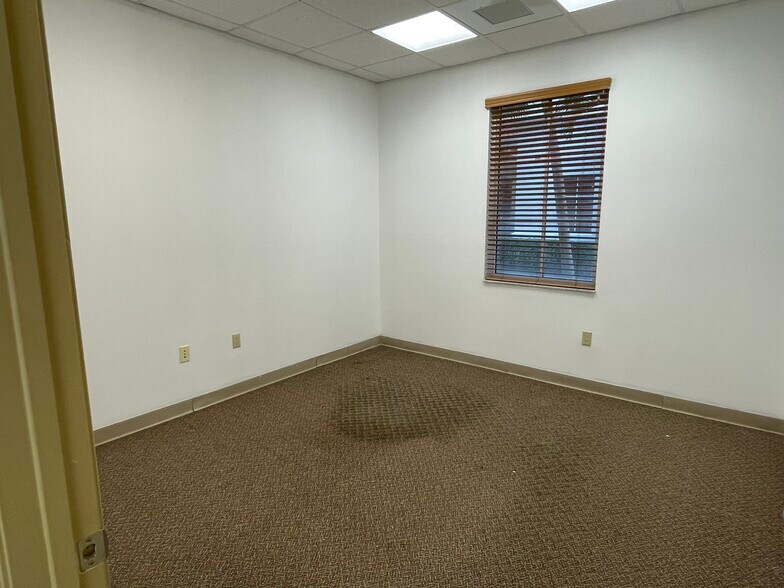 More Photos Of 5501 N University Dr, Coral Springs Office For Sale