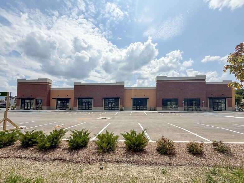 More Photos Of 17576 Alba Ln, Westfield Storefront For Lease