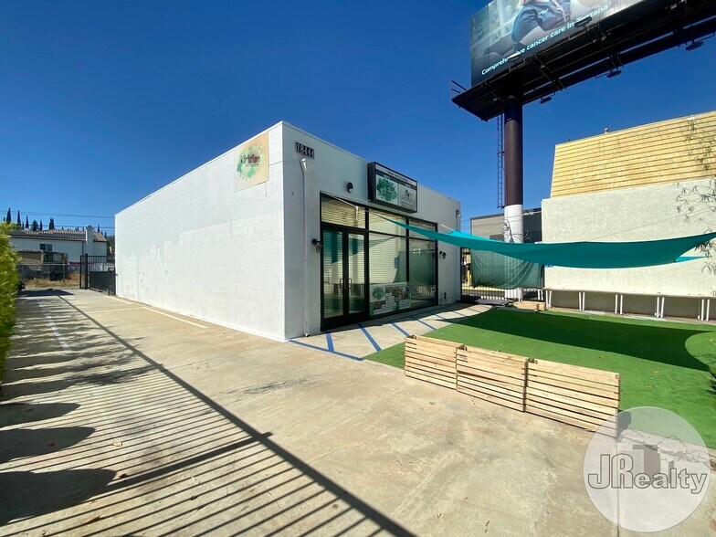 More Photos Of 18444 Ventura Blvd, Tarzana Service For Lease