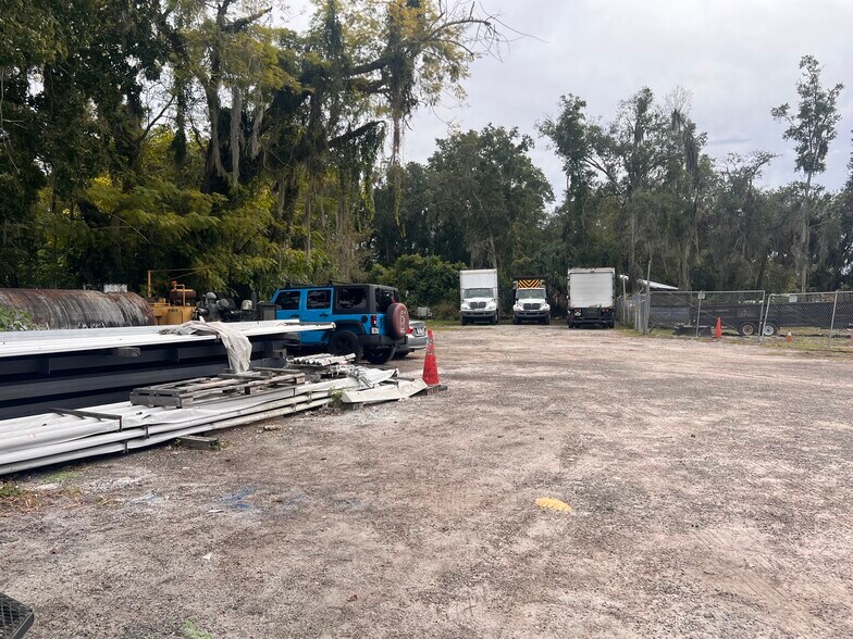 More Photos Of 1075 N Ronald Reagan Blvd, Longwood Warehouse For Lease