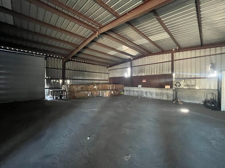 More Photos Of 413 FM 20, Bastrop Flex For Sale