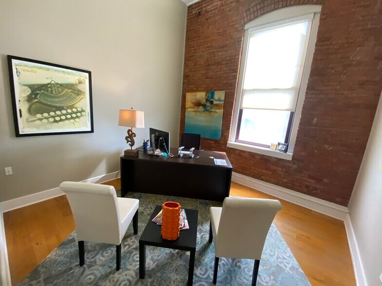 More Photos Of 2 N College Ave, Fayetteville Office For Lease