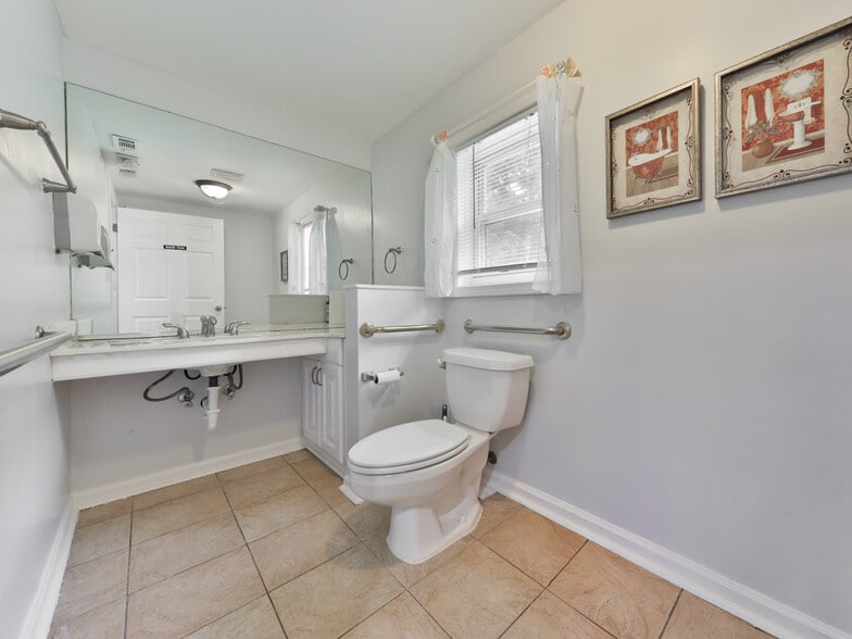 More Photos Of 3605 Shallowford Rd, Marietta Healthcare For Sale