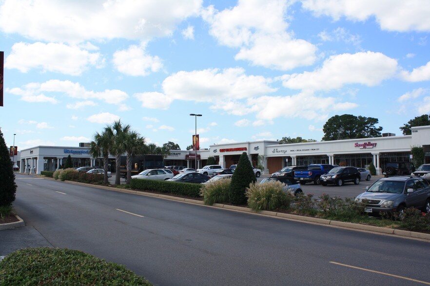 More Photos Of 1554-1560 Laskin Rd, Virginia Beach General Retail For Lease