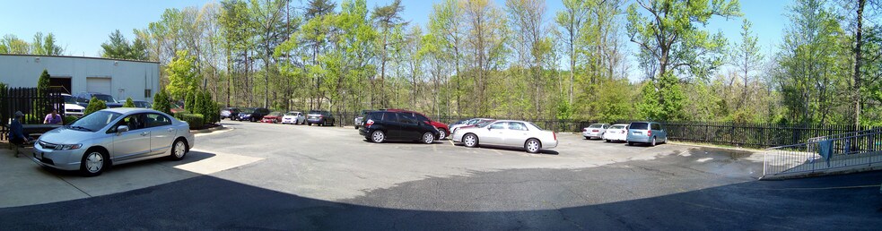 More Photos Of 7900 Hill Park Ct, Lorton Service For Lease