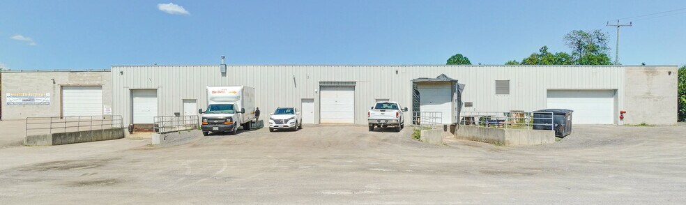 More Photos Of 16 Edward St S, Arnprior Showroom For Lease