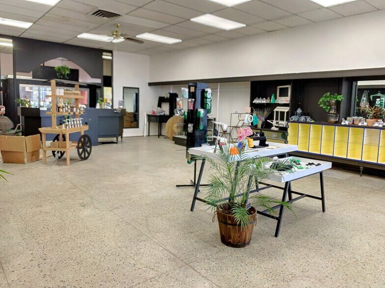 More Photos Of 100 E Sealy Ave, Monahans General Retail For Sale