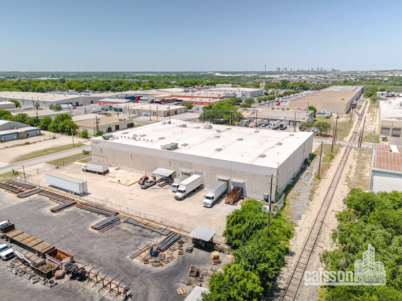 More Photos Of 4311 Director Dr, San Antonio Warehouse For Lease