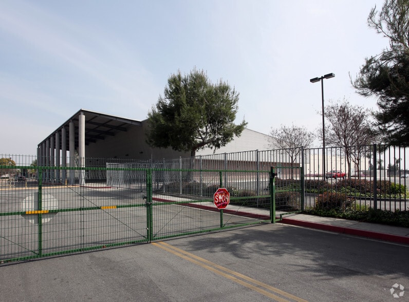 Primary Photo Of 1444-1460 E Holt Ave, Pomona Schools For Lease