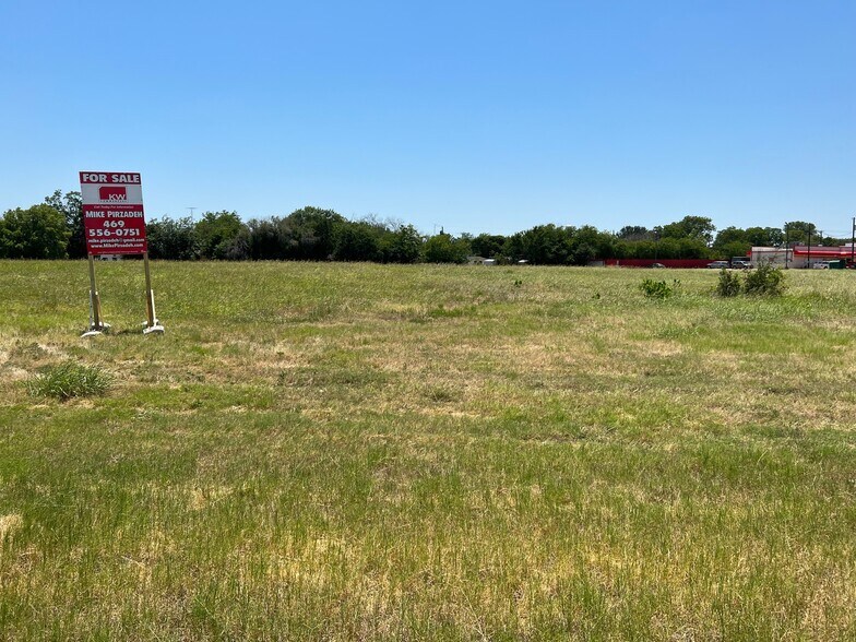 More Photos Of SWC Interstate Highway 35E & East Crestview Drive, Lacy-Lakeview Land For Sale
