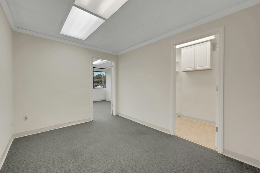 More Photos Of 1492 High Ridge Rd, Stamford Freestanding For Lease