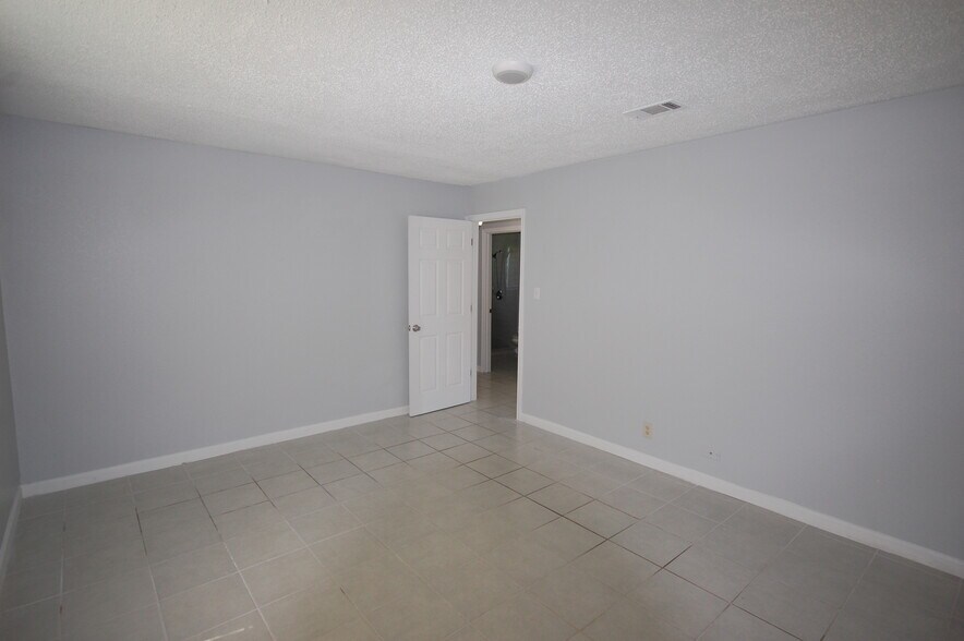 More Photos Of 7419 Long Point Rd, Houston Specialty For Sale