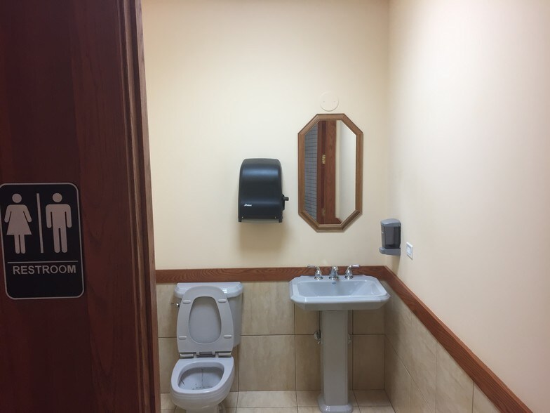 More Photos Of 1421-1431 McHenry Rd, Buffalo Grove Office For Sale