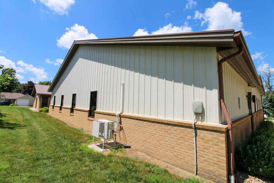 More Photos Of 100 E 3rd St, Galva Office For Sale