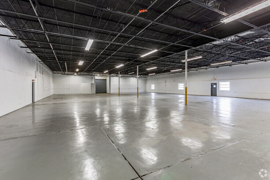 More Photos Of 2401 72nd St N, Saint Petersburg Manufacturing For Sale