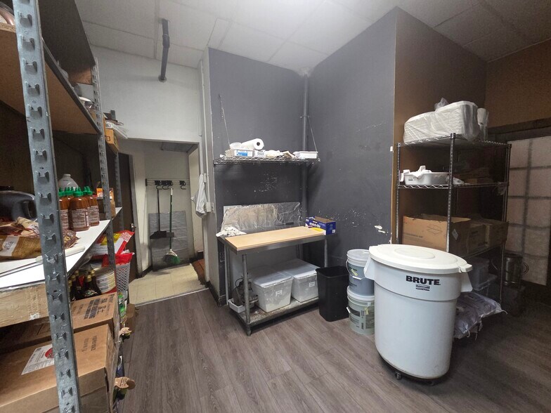 More Photos Of 214-226 E Main st, Walla Walla General Retail For Sale