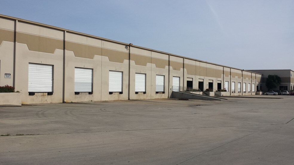 More Photos Of 1111 Portwall St, Houston Warehouse For Lease