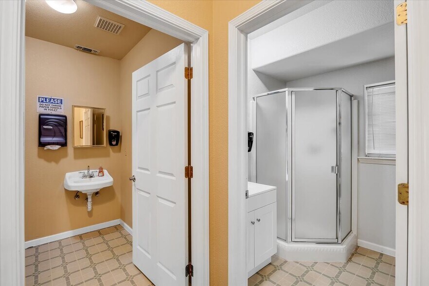 More Photos Of 22732 Middle Camp rd, Sonora Hotel For Sale