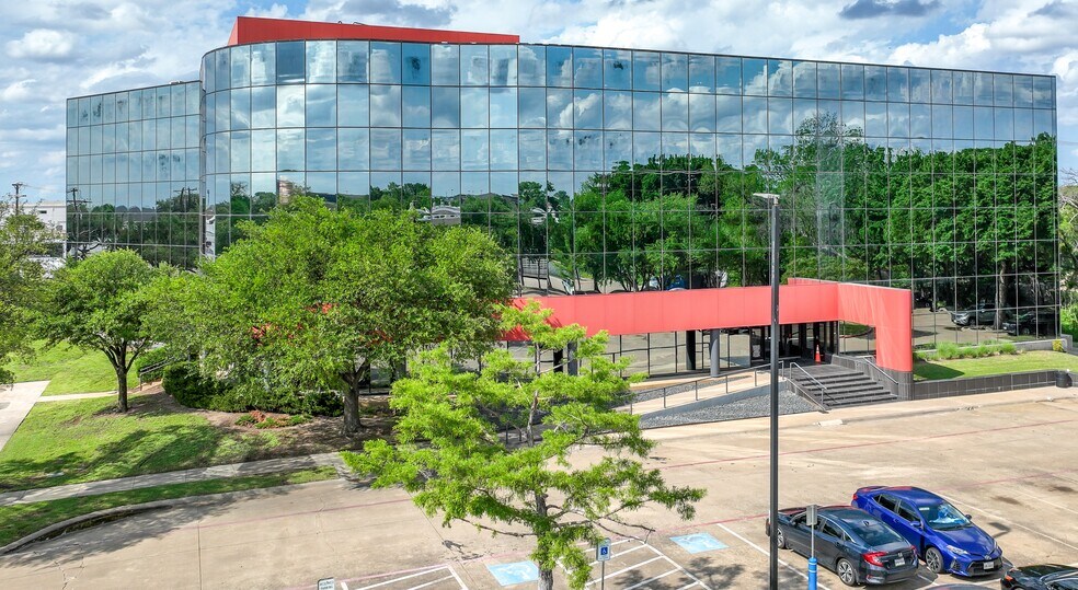 More Photos Of 2100 Valley View Ln, Farmers Branch Office For Lease