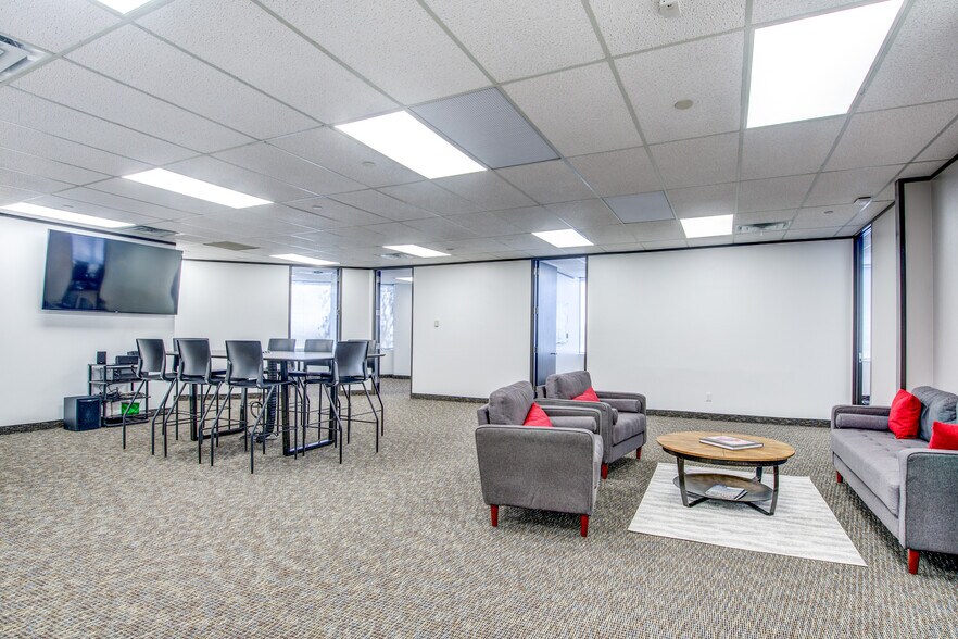 More Photos Of 14875 Landmark Blvd, Addison Office For Sale