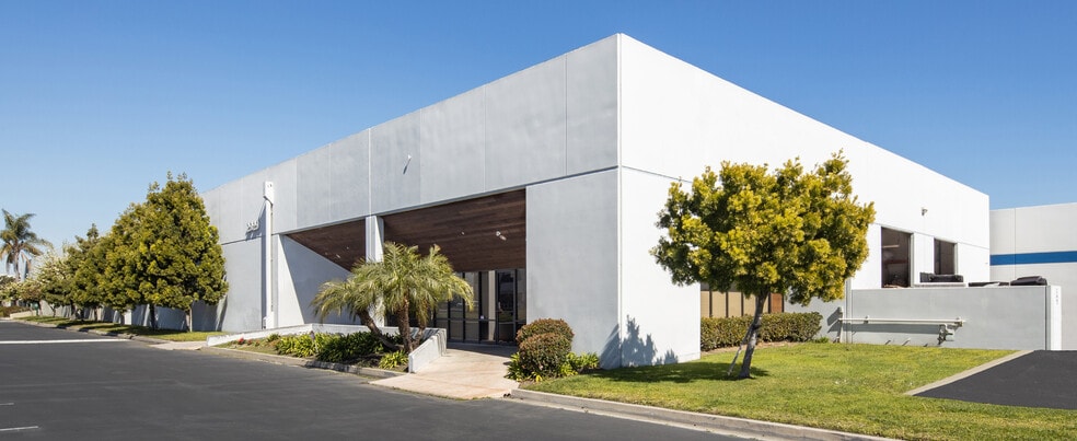 More Photos Of 2929 S Harbor Blvd, Santa Ana Warehouse For Sale