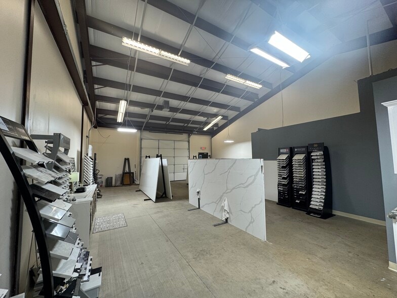 More Photos Of 1011 S Heatherwilde Blvd, Pflugerville Research And Development For Lease