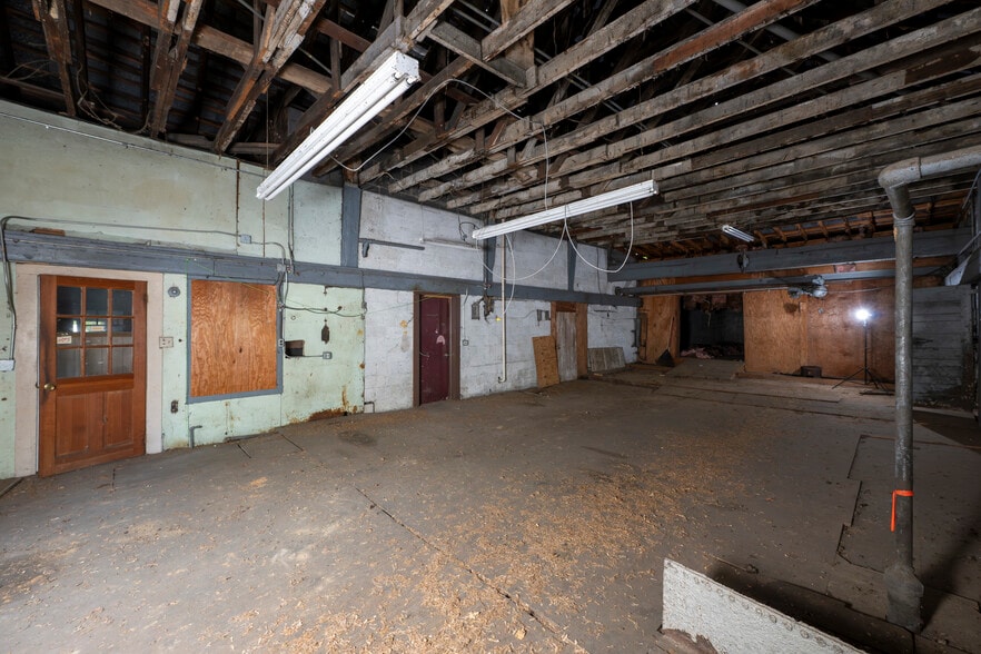More Photos Of 1833-1837 Netherland Inn Rd, Kingsport General Retail For Sale