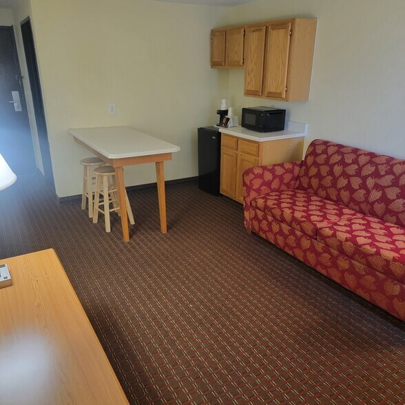 More Photos Of 3040 5th Ave S, Fort Dodge Hotel For Sale