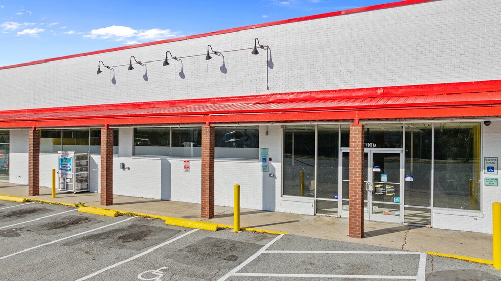 More Photos Of 301-303 N George St, Goldsboro Storefront For Lease