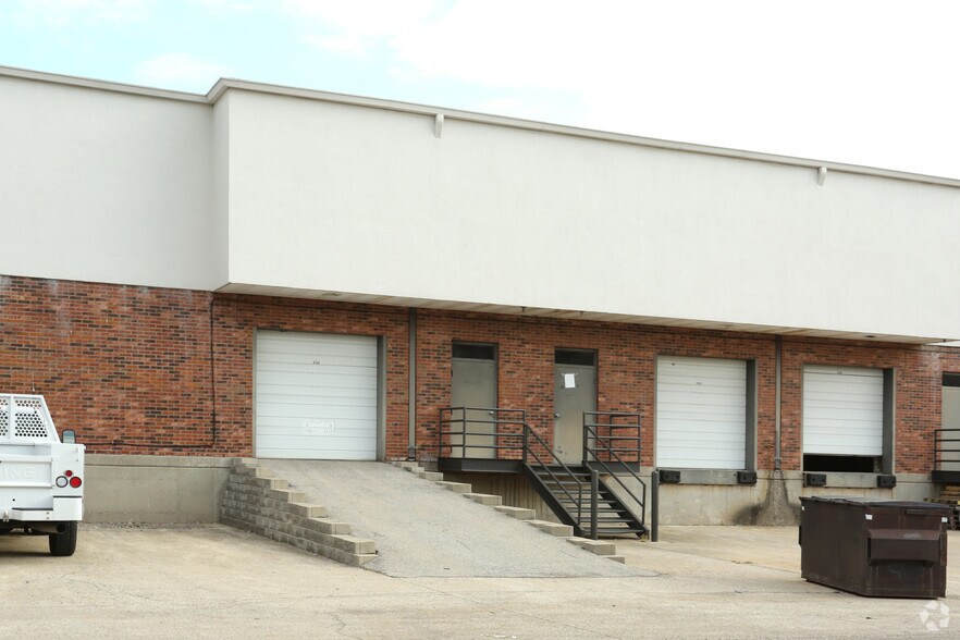 More Photos Of 3600 Chamberlain Ln, Louisville Light Manufacturing For Lease