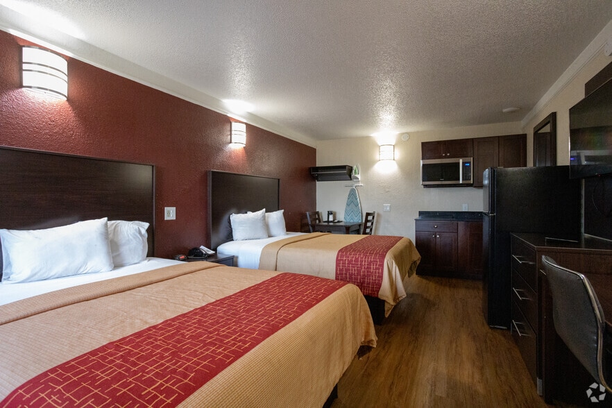 More Photos Of 9902 Gulf Freeway, Houston Hotel For Sale