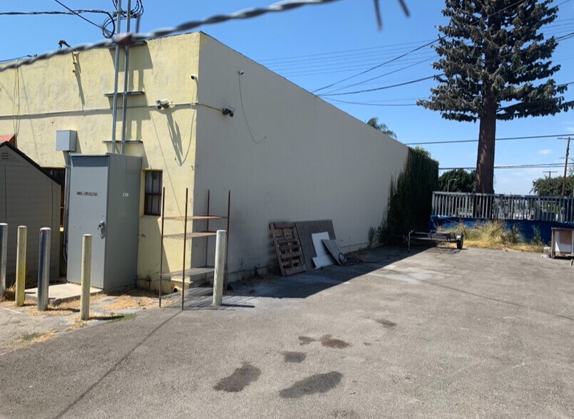 More Photos Of 2320 W Slauson Ave, Los Angeles Industrial For Lease