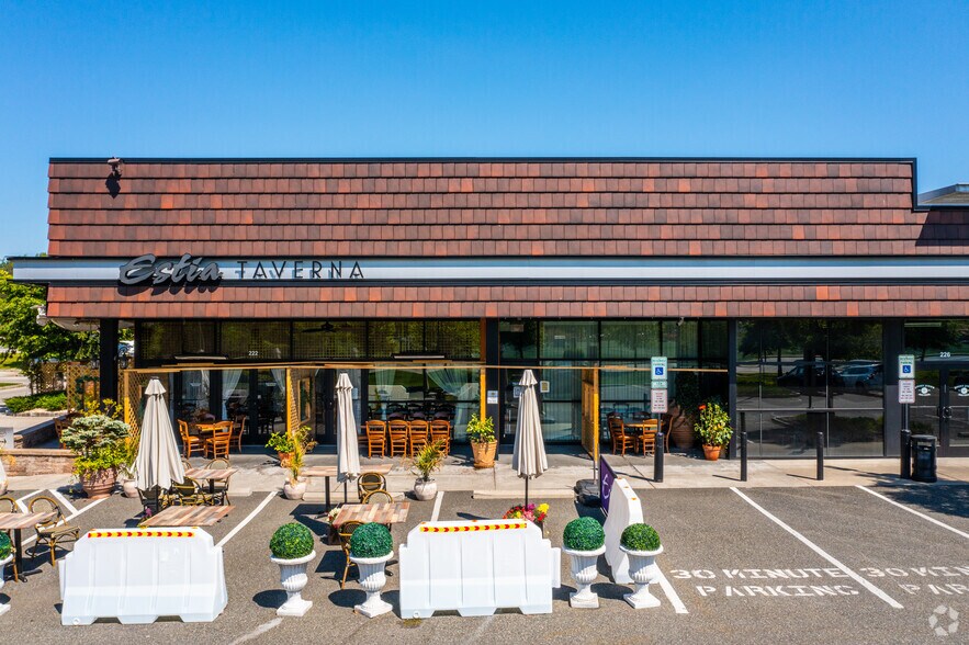 More Photos Of 210-236 N Radnor Chester Rd, Radnor Restaurant For Lease