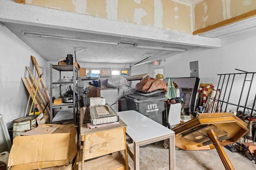 More Photos Of 530 E Hwy 69, Denison Office For Sale