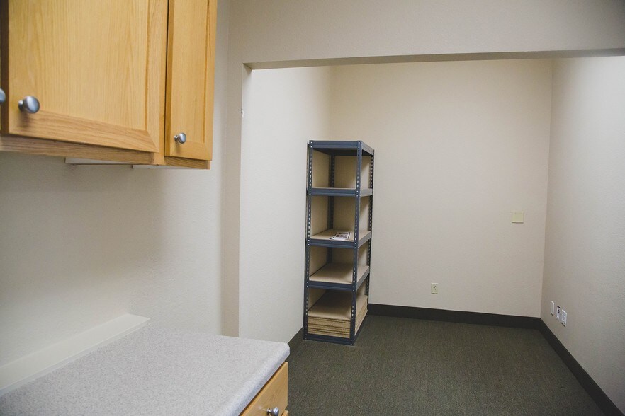 More Photos Of 8390 W Gage Blvd, Kennewick Office For Lease