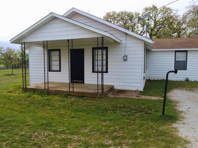 More Photos Of 103 Cartwright Park Rd, Weatherford Office For Lease