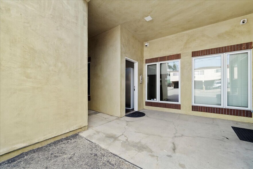 More Photos Of 123 Richmond St, El Segundo Storefront Retail Residential For Lease