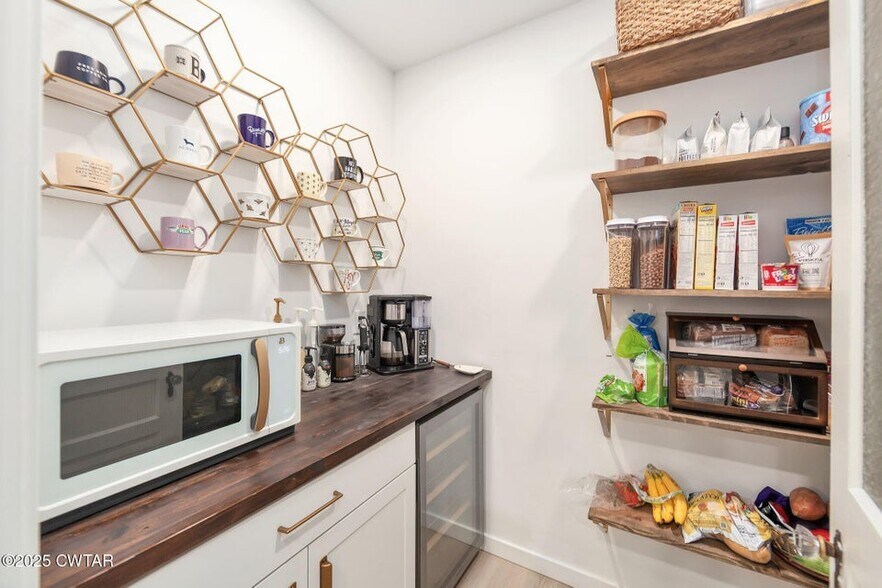 More Photos Of 56 Lee Ave, McKenzie Office Residential For Sale