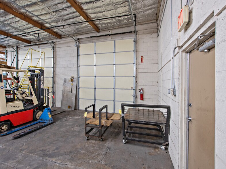 3207 S Hardy Dr, Tempe, AZ 85282 Warehouse For Sale